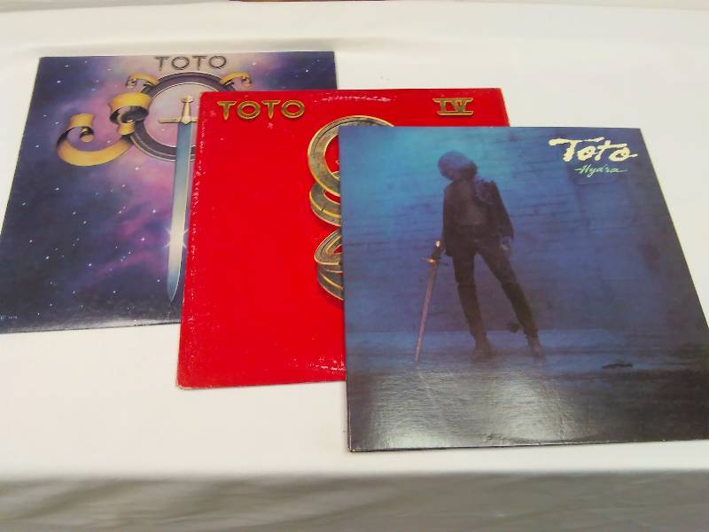 lot 10 image: Toto (3) Toto (self-titled), Toto IV, Hydra