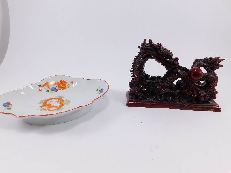 lot 10 image: Asian Decor