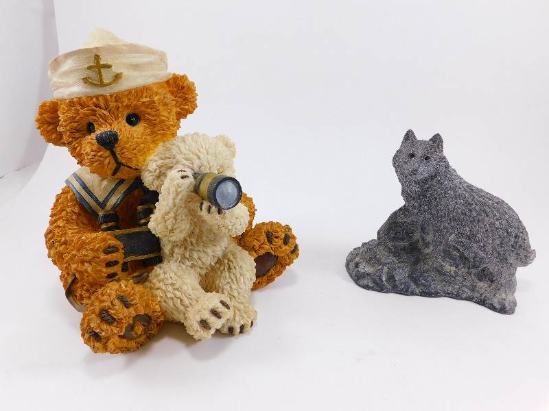 lot 13 image: 2 Ceramic Figurines