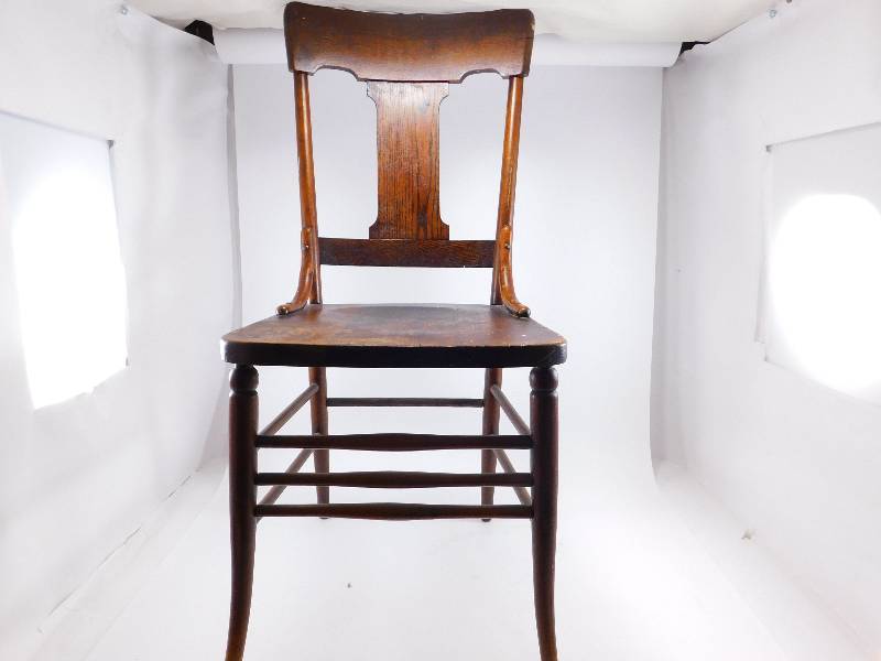 lot 14 image: Antique Chair