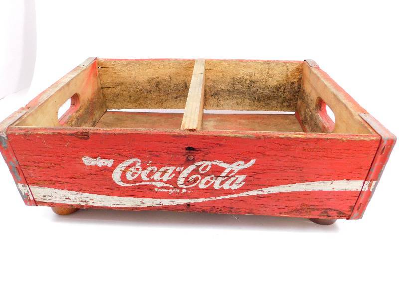 lot 16 image: Vintage Coca-Cola Wood Crate