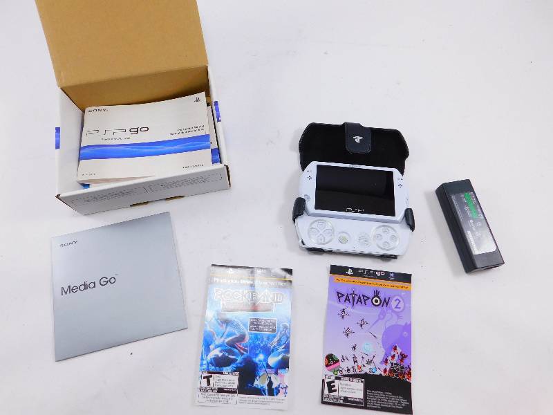 lot 19 image: PSP GO - 16Gb - Tested, works