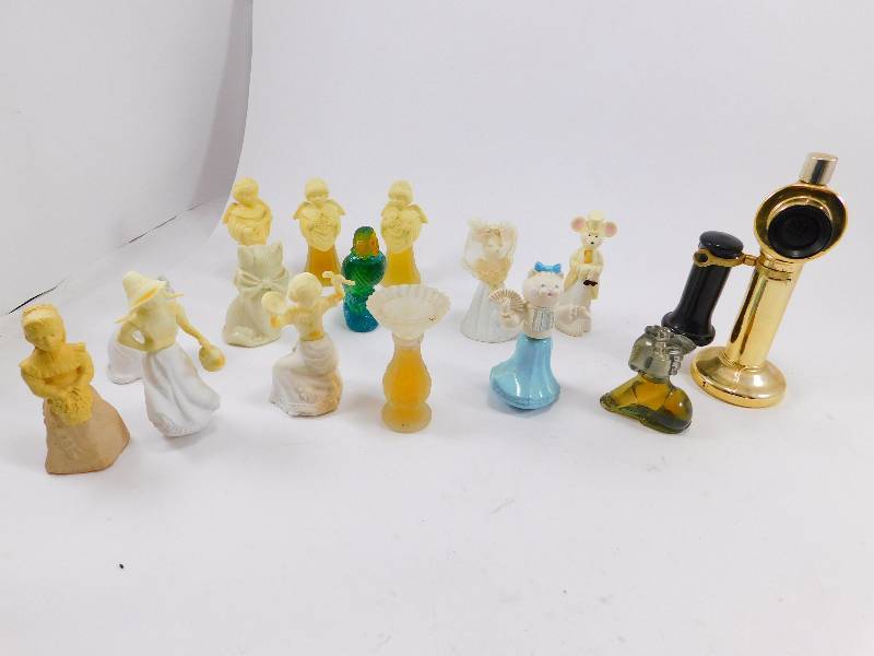 lot 21 image: Lot of Vintage Avon Cologne and Perfume Bottles