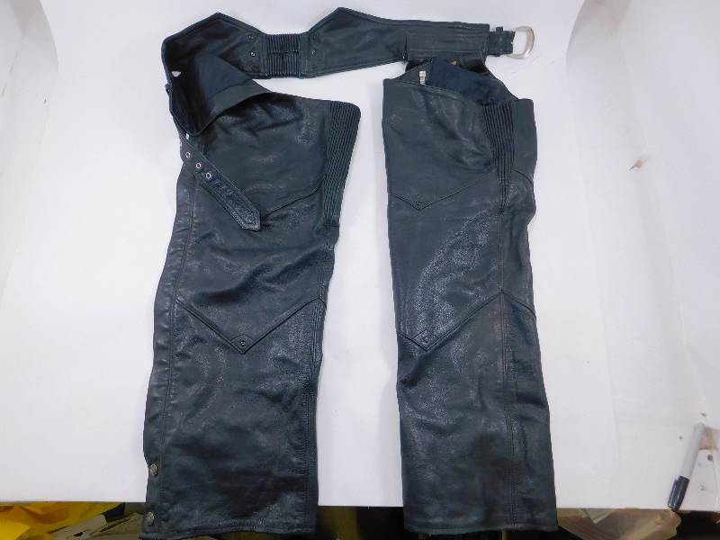 lot 43 image: Harley Davidson Leather Chaps - Size Reg S