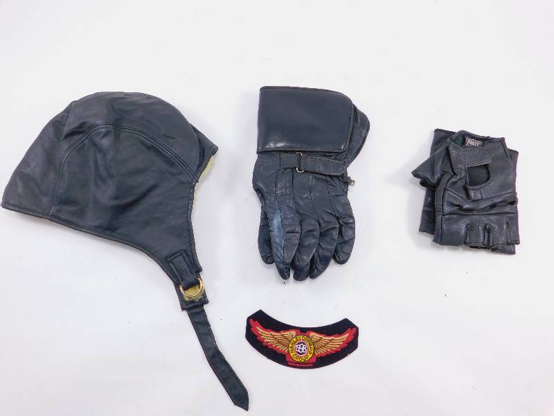 lot 48 image: Leather Bomber Hat, Gloves, & Fingerless Gloves