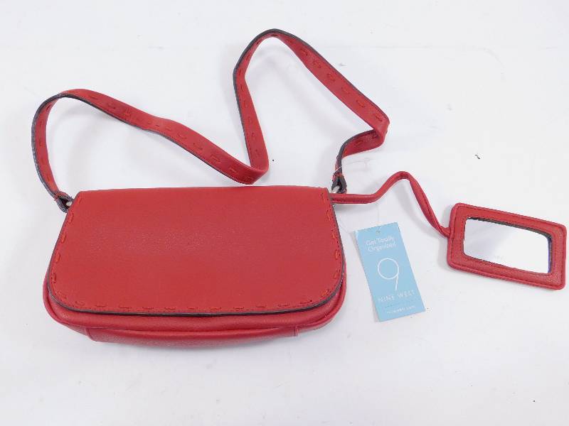 lot 49 image: Purse
