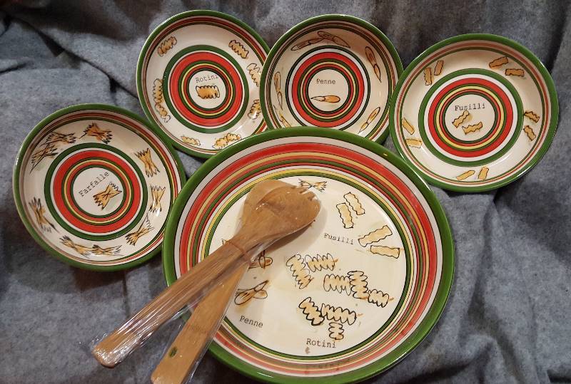 Lot of 5 Pasta bowls with serving spoon