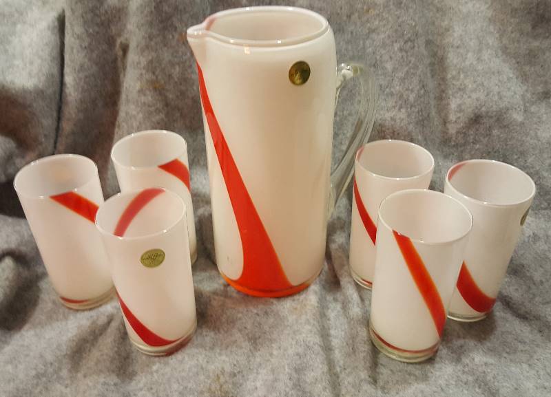 Beautiful Red & White 6 glass & 1 pitcher set