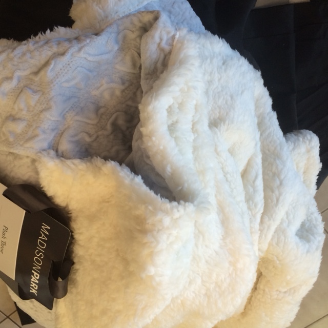 lot 94 image: Madison Park Plush Throw Blanket