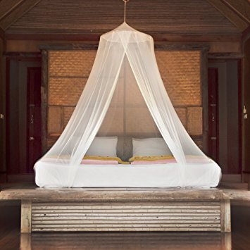 lot 33 image: Decor Hanging Netting, Keep the insects away