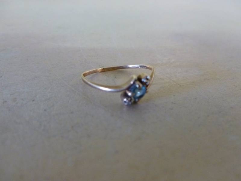 lot 10 image: Gold Ring