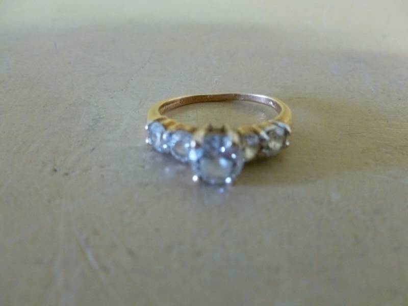lot 11 image: Gold Ring