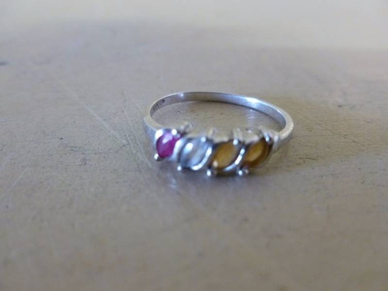 lot 12 image: Gold Ring