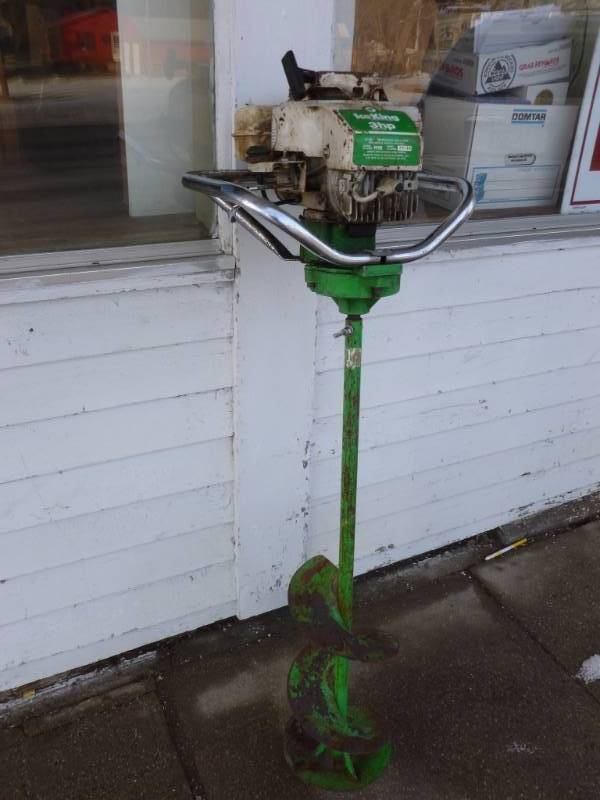 lot 13 image: Ice Auger