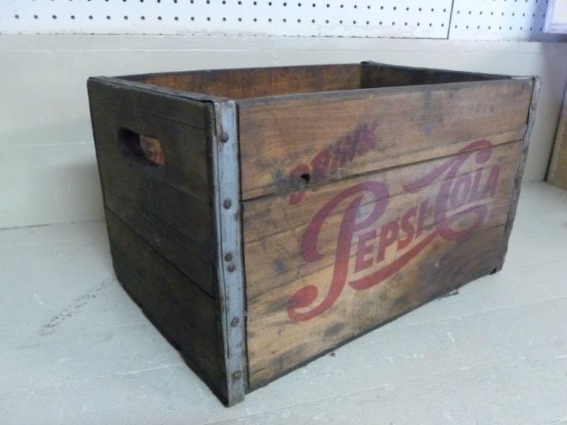 lot 14 image: Vintage Pepsi Cola Case