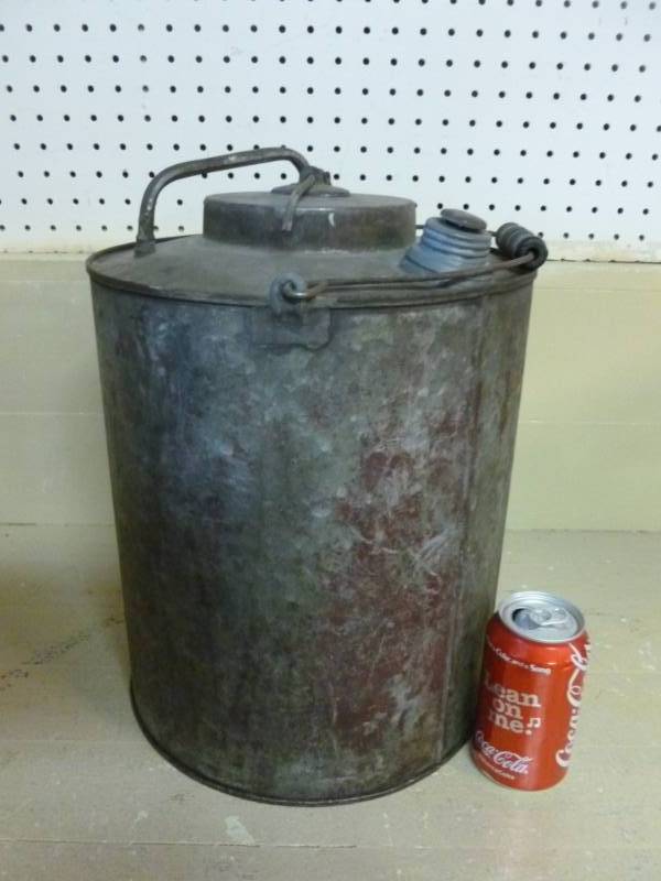 lot 16 image: Vintage Oil Can