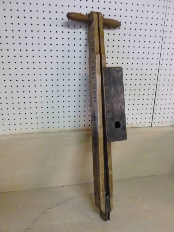 lot 17 image: Antique Planter