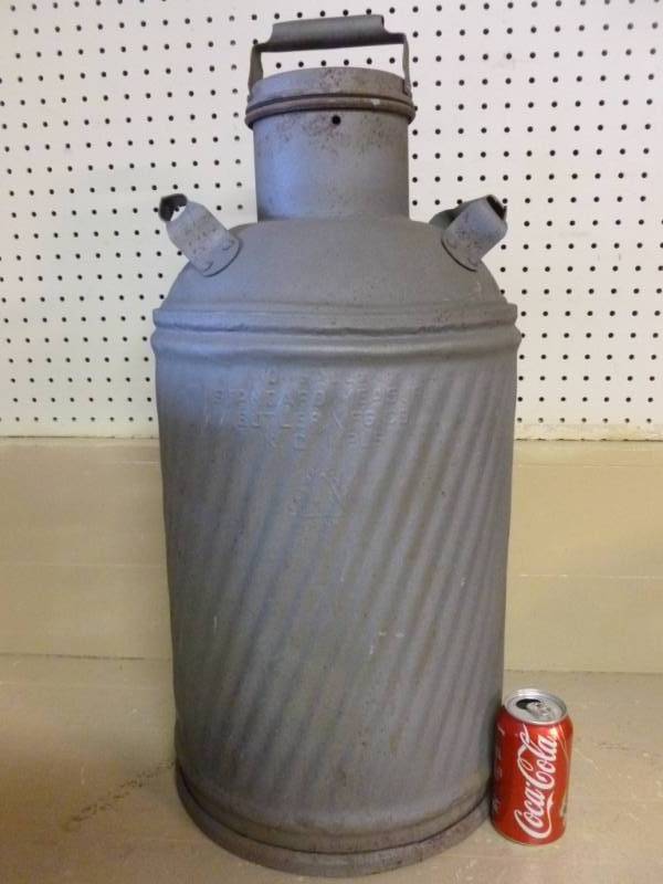 lot 19 image: Vintage Oil Can