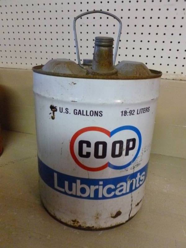 lot 20 image: Vintage Oil Can