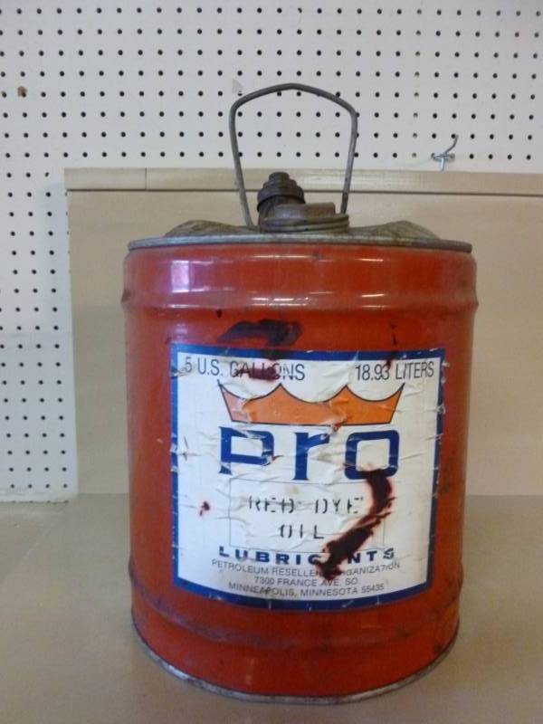 lot 22 image: Vintage Oil Can