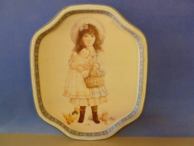lot 29 image: Metal Tray