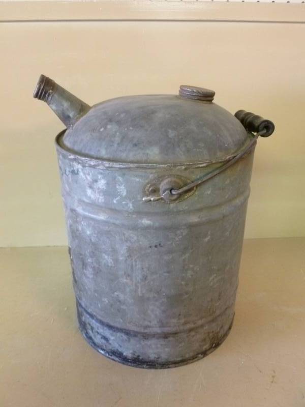 lot 39 image: Vintage Oil Can