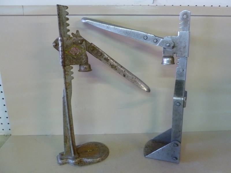 lot 51 image: Vintage Bottle Cappers