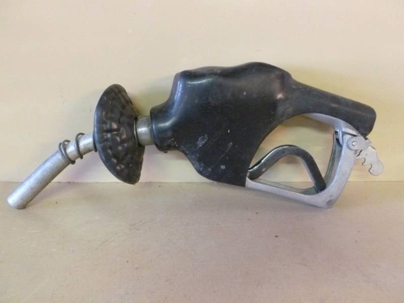 lot 82 image: Gas Nozzle
