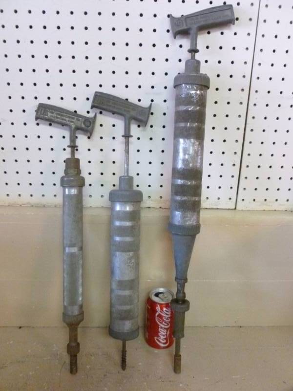 lot 87 image: Vintage Automotive Items