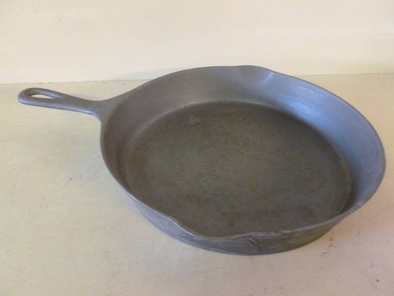 lot 90 image: Vintage Wagner Ware