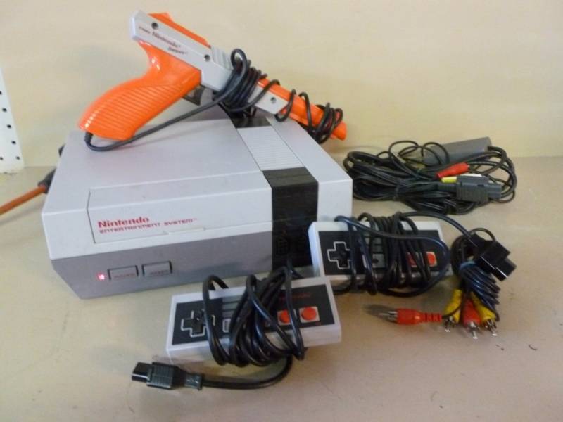lot 101 image: Nintendo NES Game System