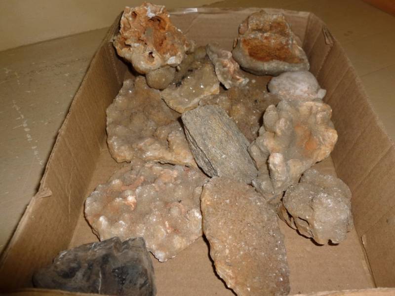 lot 129 image: Druzy Quartz Rocks