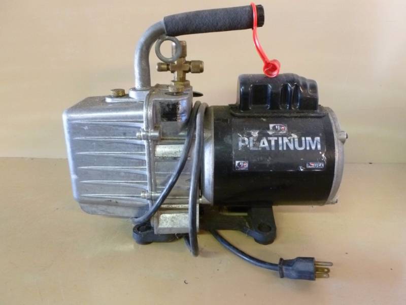 lot 151 image: Vacuum Pump