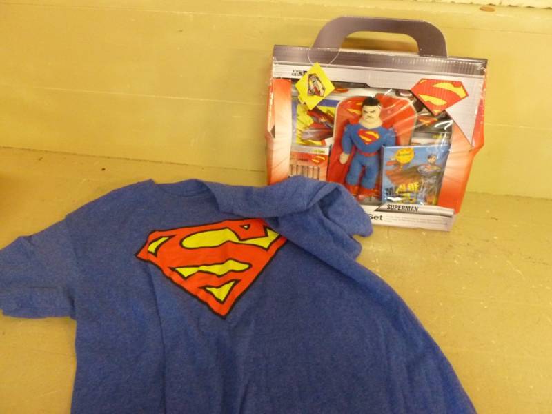 lot 182 image: Superman Items