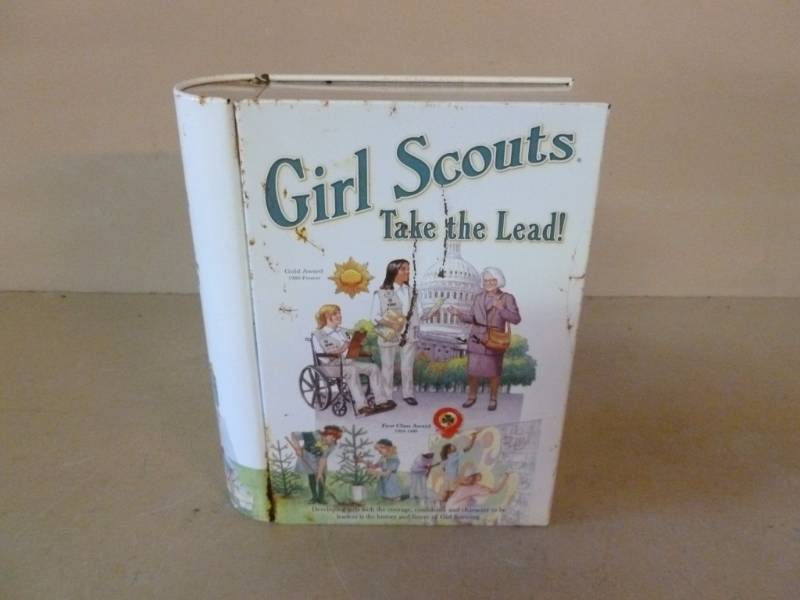 lot 185 image: Girl Scout Collectible