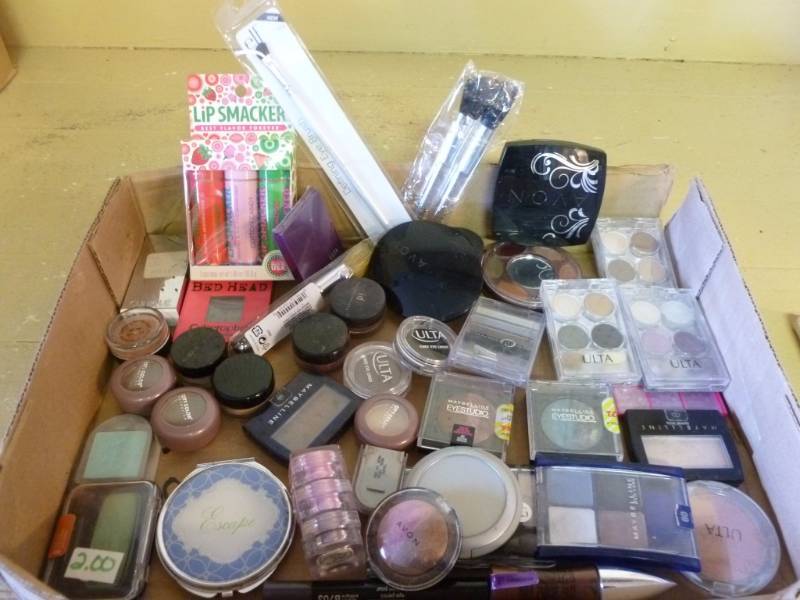lot 188 image: Makeup