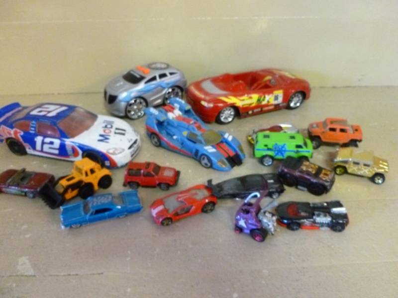 lot 209 image: Toys