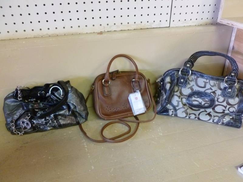 lot 221 image: Purses