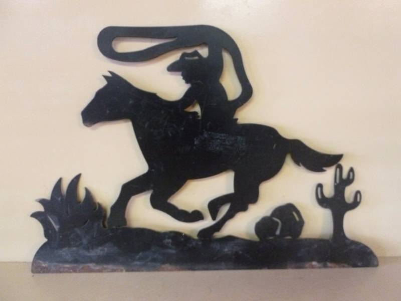 lot 245 image: Decorative