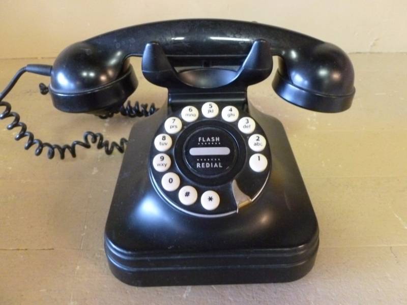 lot 258 image: Telephone