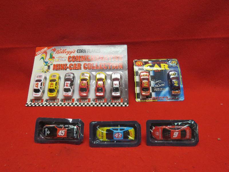 lot 431 image: Nascar Collectibles