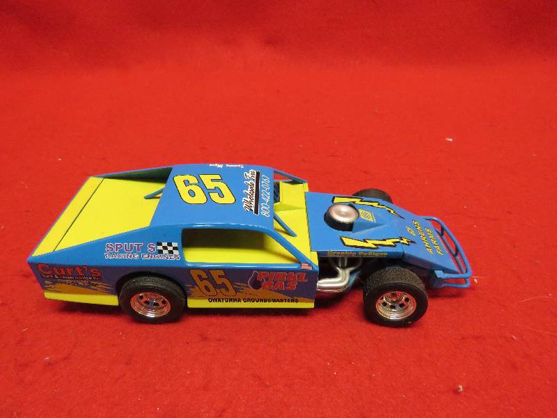 lot 433 image: #65 Dirt Modified