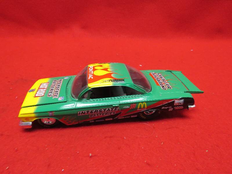 lot 434 image: Collectible Hot Rod