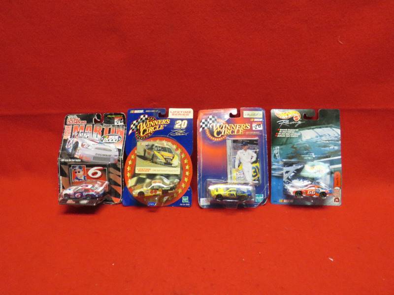 lot 447 image: Nascar Collectibles