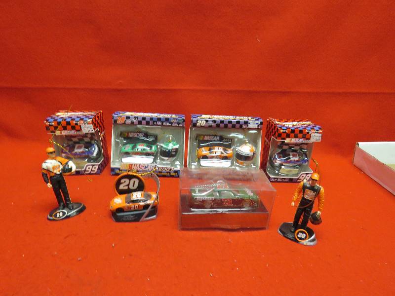 lot 449 image: Nascar Collectibles
