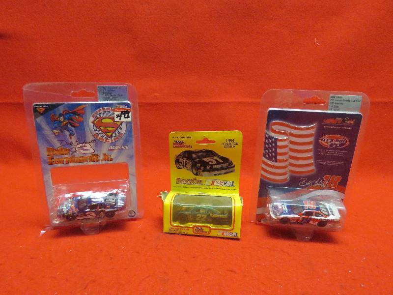 lot 450 image: Nascar Collectibles