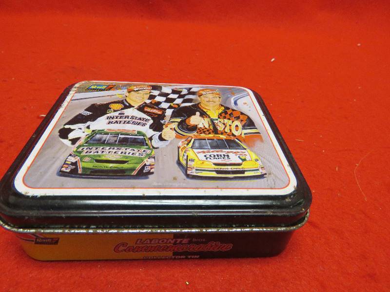 lot 463 image: Nascar Collectibles