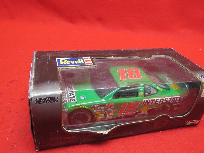 lot 475 image: #18 Bobby Labonte Collectible