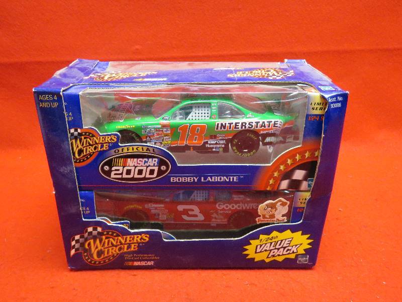 lot 477 image: Nascar Collectibles
