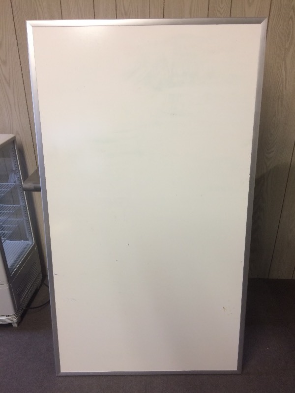 lot 15 image: 5 FOOT WHITE BOARD
